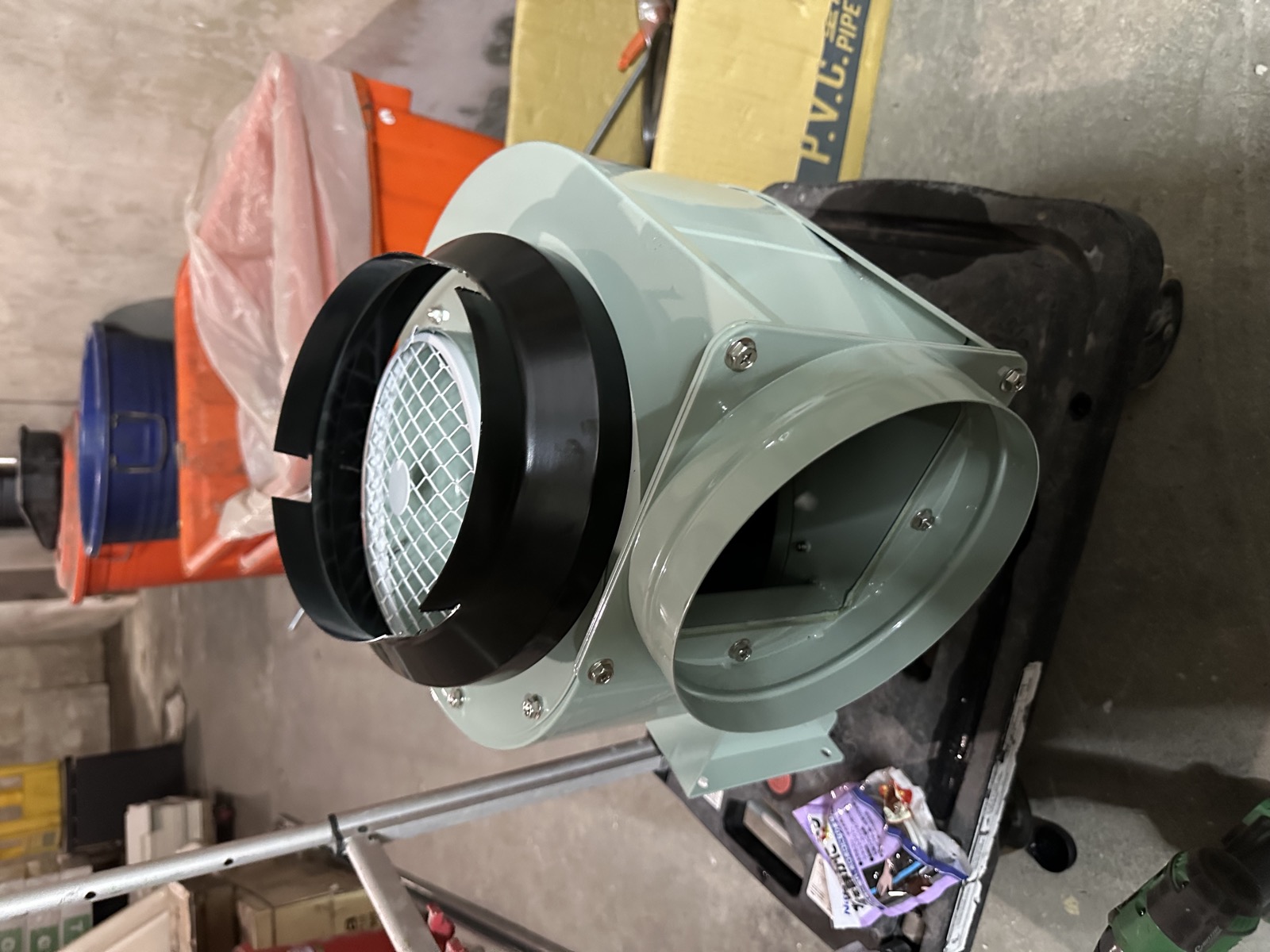 南港店面新排風設備安裝前特寫