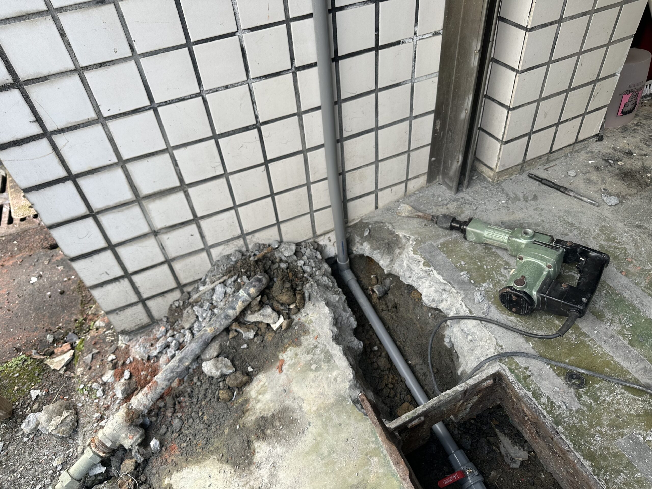 老屋翻新施工示意,打除舊地坪與老舊管線
