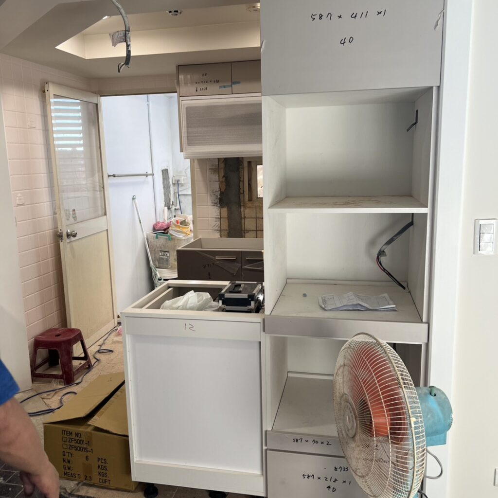 永和案施工中，儲藏空間櫃體施工